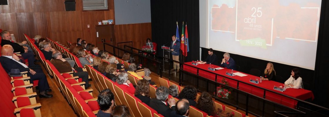 Viana do Alentejo celebra abril